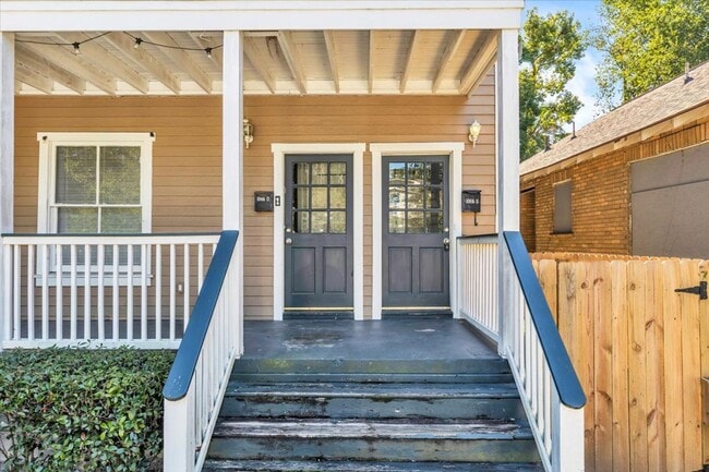 Photo - 3 bedroom 2 bath Downtown Savannah apartment