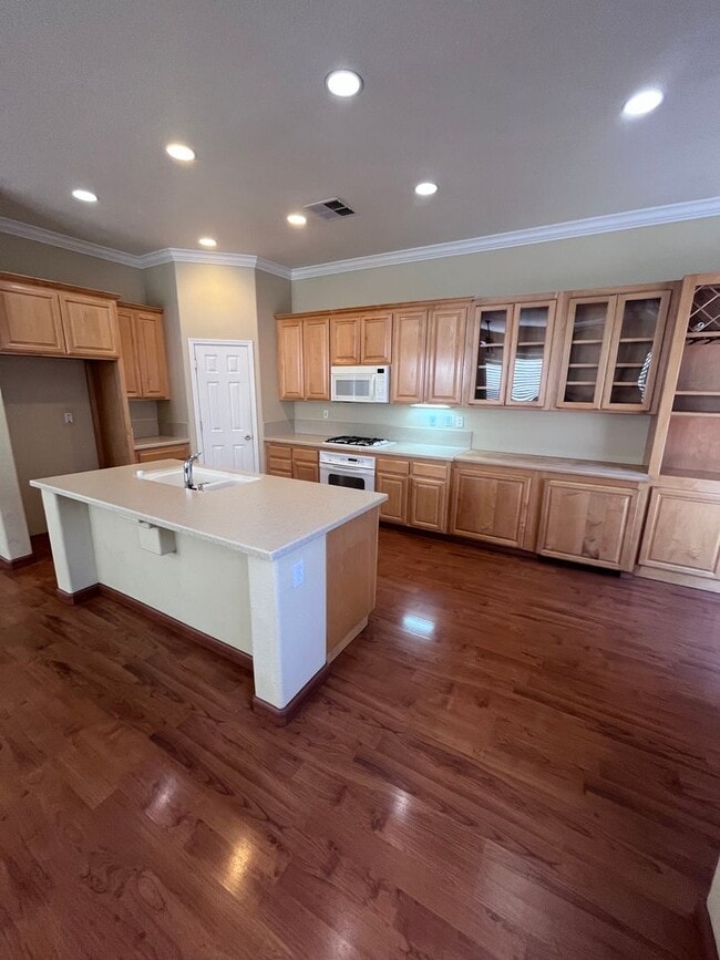 Photo - BEAUTIFUL HOME IN WEST ROSEVILLE!!
