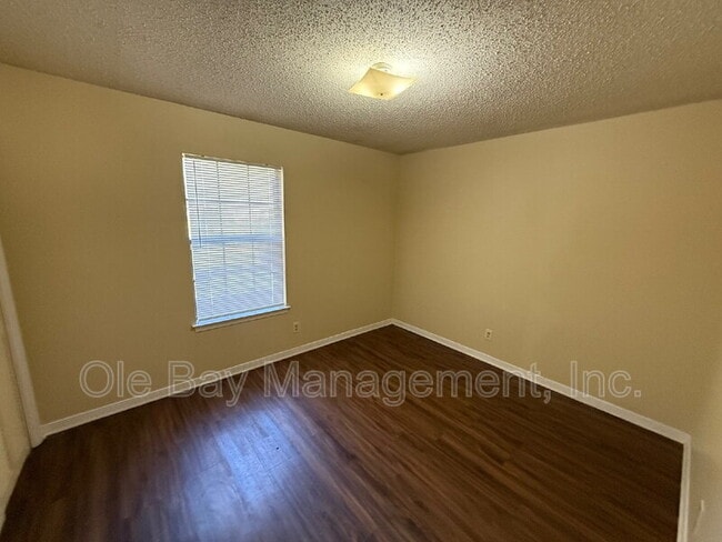 Photo - 929 Navco Rd