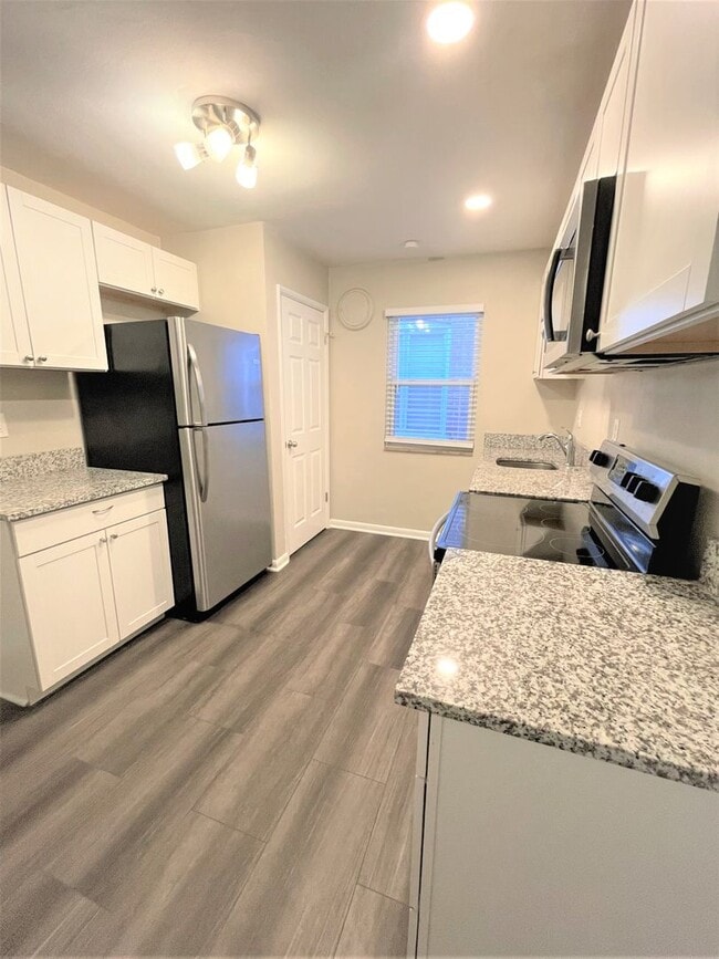 Photo - Clayton Ave (6521-23) Unit 6521