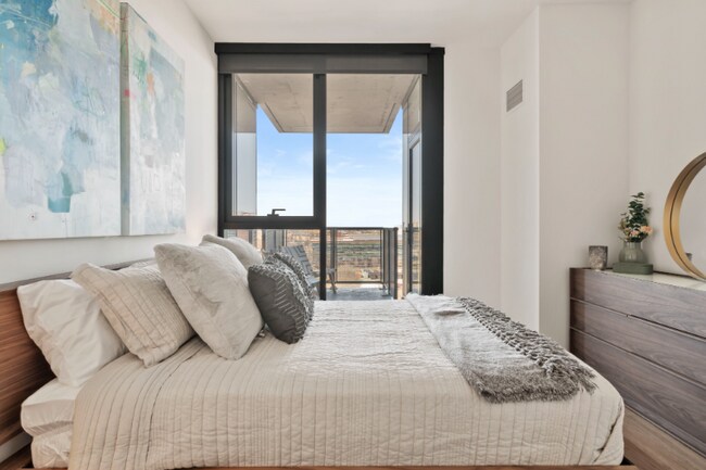 Photo - 515 S Damen Ave