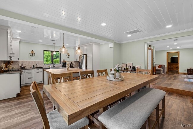 Photo - 7643 Mill Rd