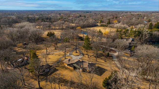 Photo - 133 E County Line Rd House