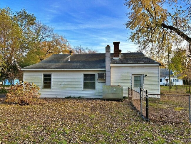 Photo - Rancher with Large Back Yard!