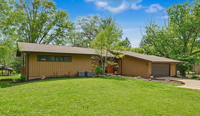 Photo - 1010 Parkview Dr