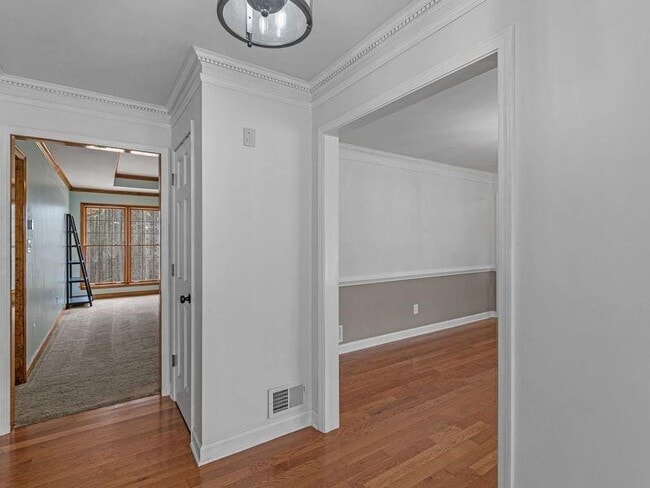 Photo - 305 Riverbend Dr