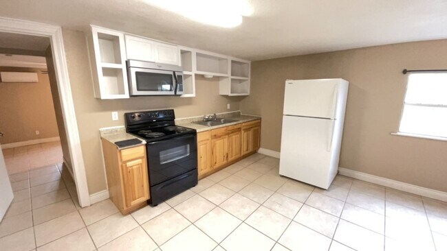 Photo - 2903 N U.S. Hwy 281 Unit B