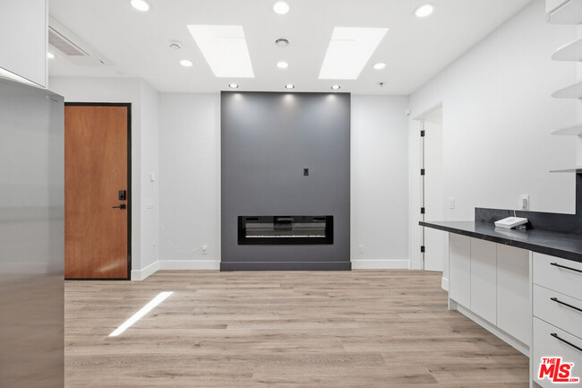 Photo - 11615 Burbank Blvd Unit 3/4