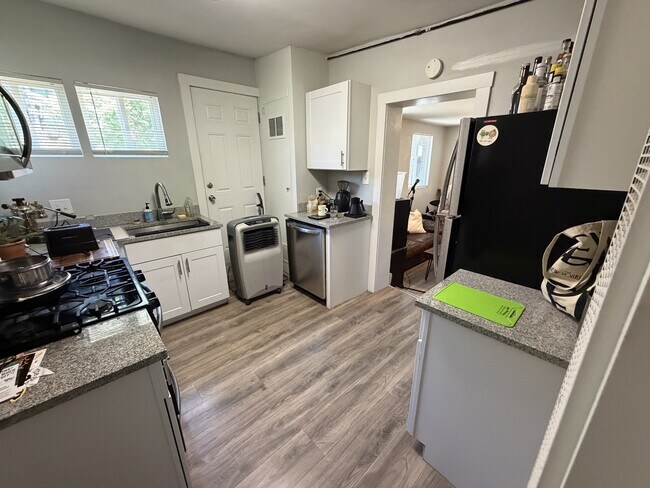 Photo - 918 E 6th Ave