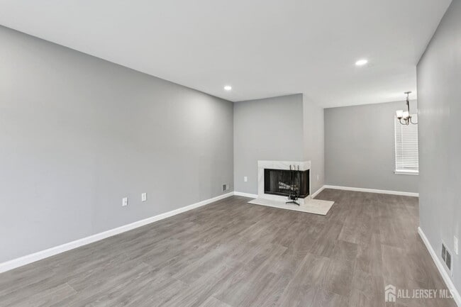 Photo - 1086 Schmidt Ln