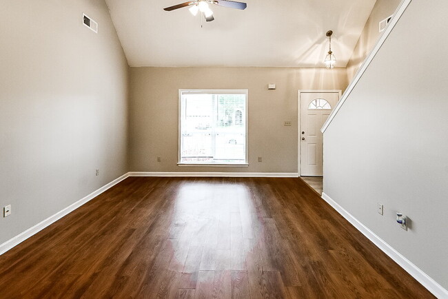 Photo - 1426 Clockshop Dr