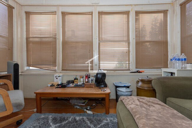 Photo - Awesome 6 bed 3 bath in Brighton...