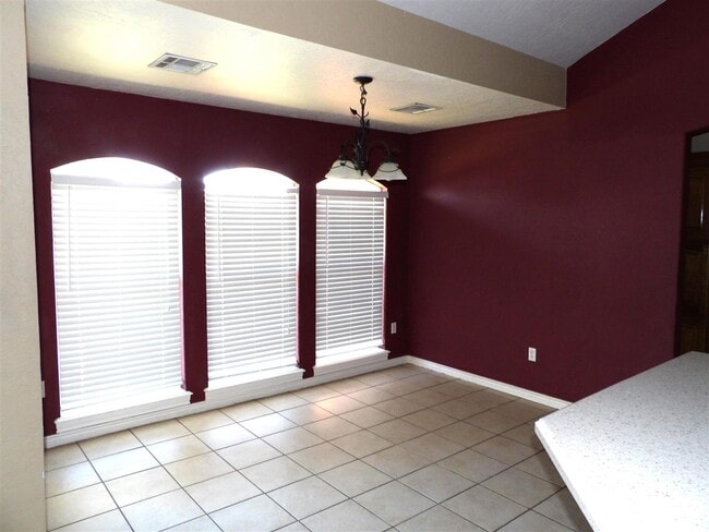 Photo - 405 SE Lancelot Ln