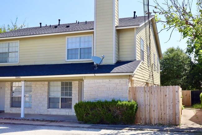Building Photo - 2203 Creekside Ln Unit 2203 Creekside GTX - B