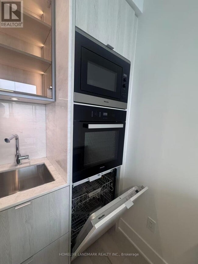 Photo - 11 Yorkville Ave Unit 4301