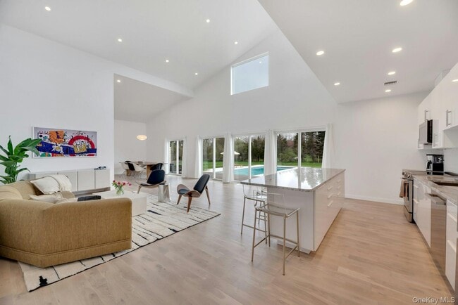 Photo - 420 Old Farm Rd