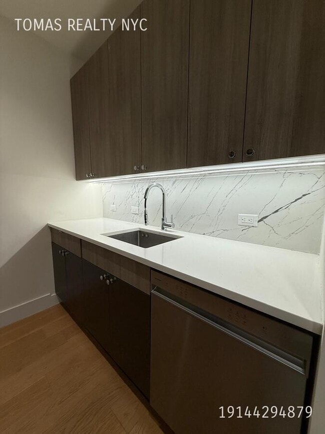 Photo - 3103 Sedgwick Ave Unidad 1C