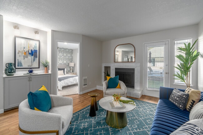 2BR, 2BA - 864SF - Living Room