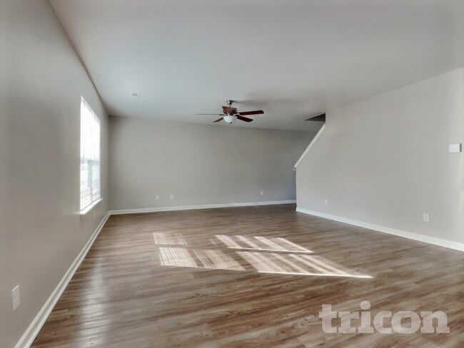 Photo - 1925 Buffalo Way