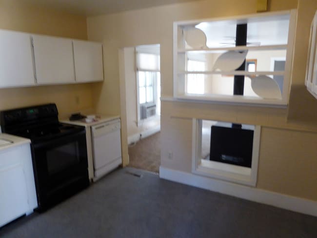 Photo - 1302 S Overland Trail