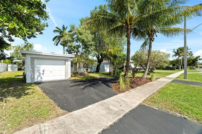 Photo - 838 NW 10th Ave