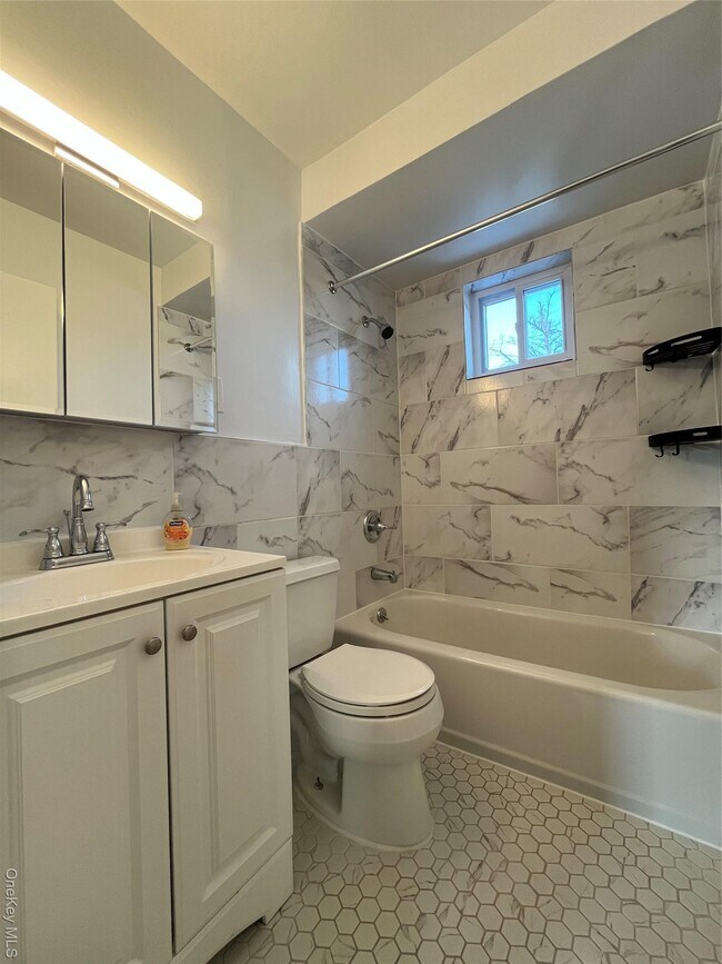 Photo - 75-50 Furmanville Ave