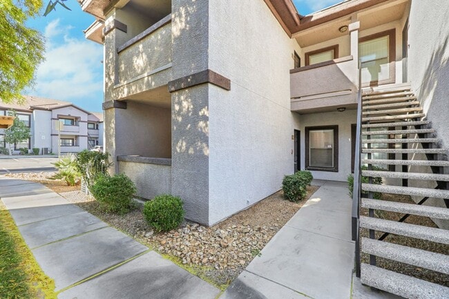 Building Photo - One bedroom condo in gated community