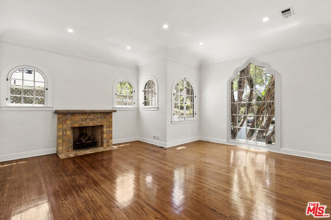 Photo - 448 Westmount Dr