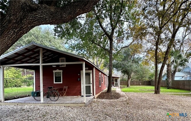 Photo - 818 W Hopkins St