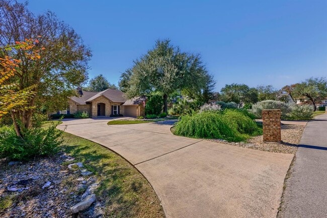 Photo - 205 Tellus St