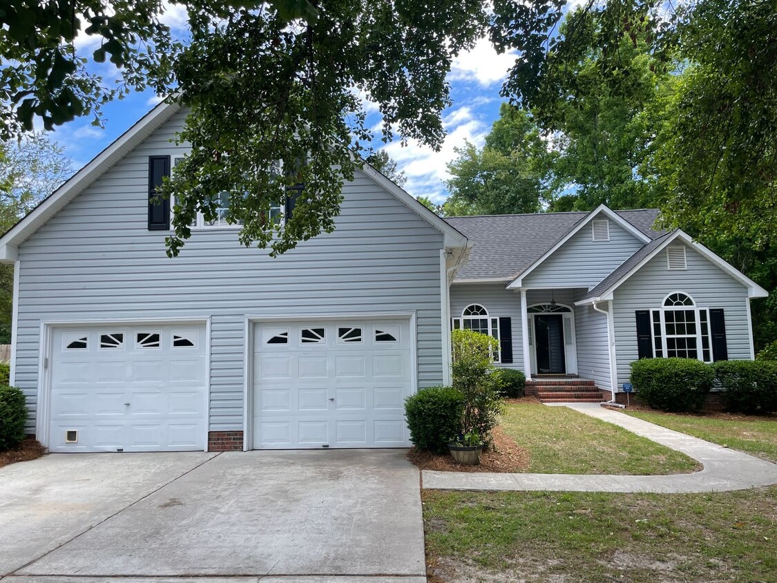 Lovely 4-Bedroom Home on Over Half an Acre! - Lovely 4-Bedroom Home on Over Half an Acre!