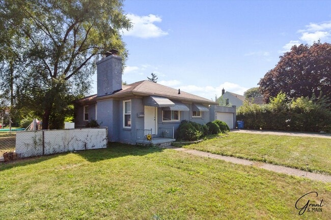 Photo - $1,200/month - 2 Bed 1.5 Bath in Warren, Detroit