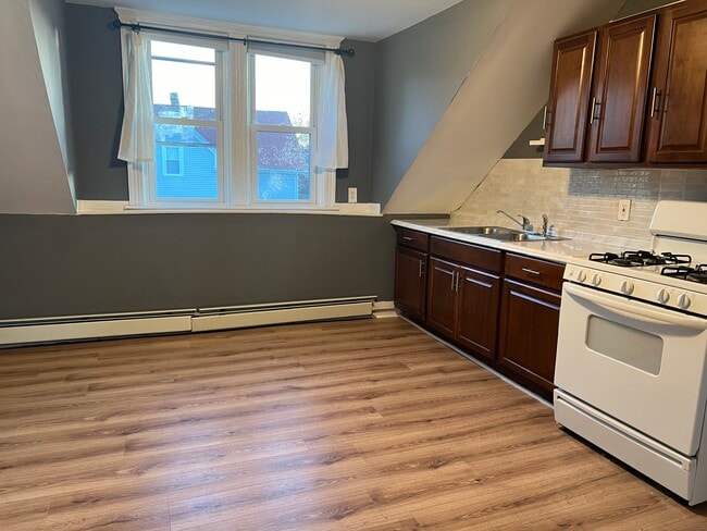 16 Tuxedo Ave Unit 3 2BR + Bonus Room