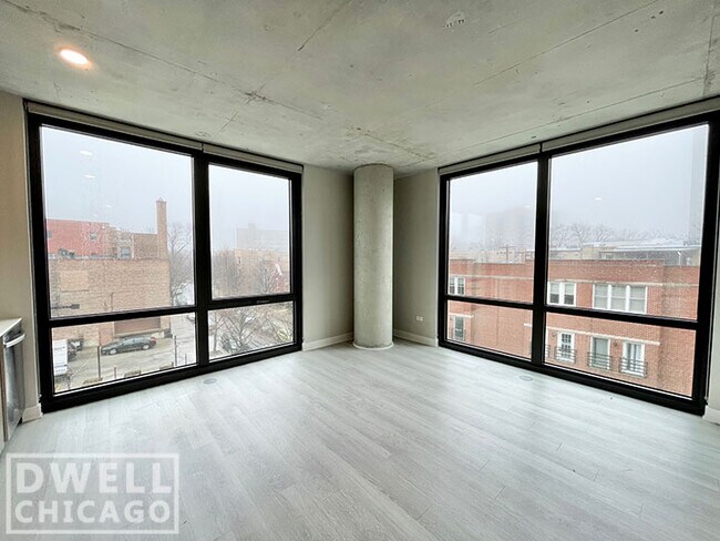 Photo - 4607 N Broadway St Unit 412