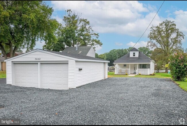 Building Photo - Two bedroom waterfront home in dundalk