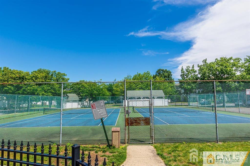 Photo - 450 Northam Dr