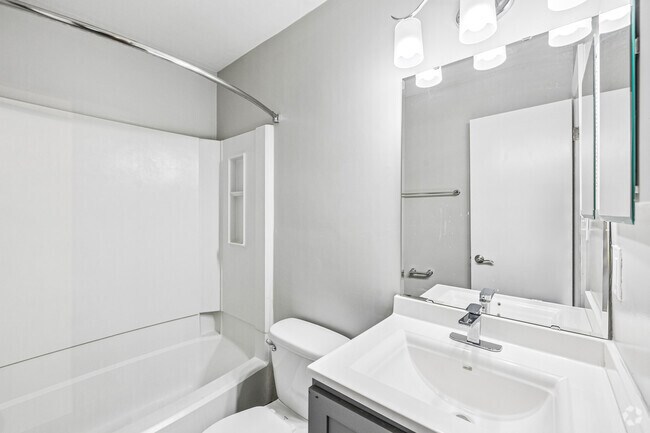 Odessey - 1HAB, 1BA - 732SF - Baño - Compass at City Center