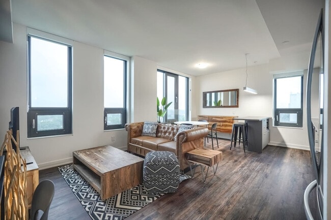 Building Photo - 6570 Glen Erin Dr