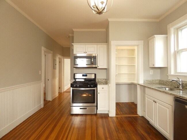 77 St Andrew Rd Unit 2