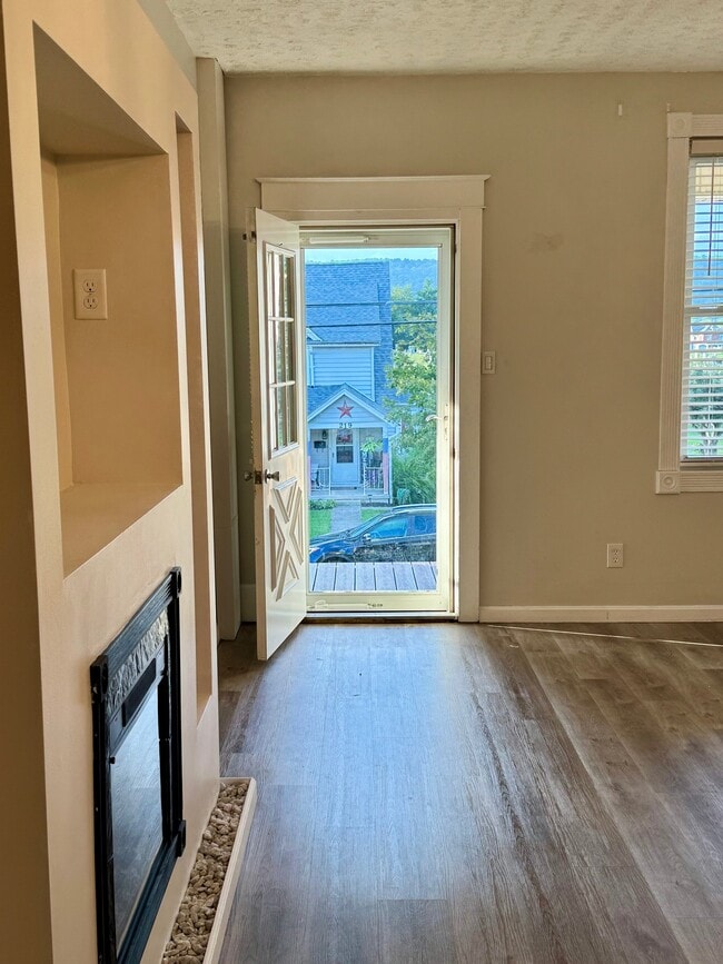 216 W Dauphin St