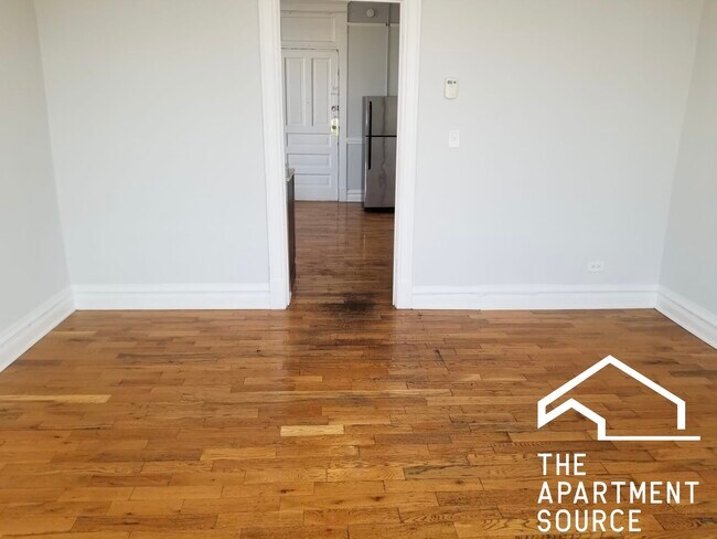 Photo - 2215 S Albany Ave Unidad 2F