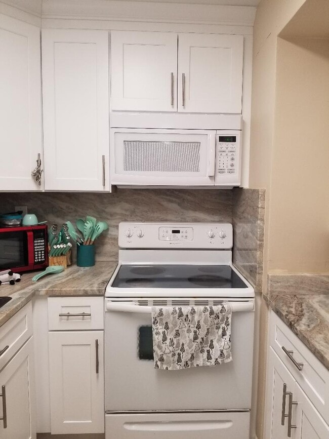 Photo - 5861 NW 16th Pl Unidad 201