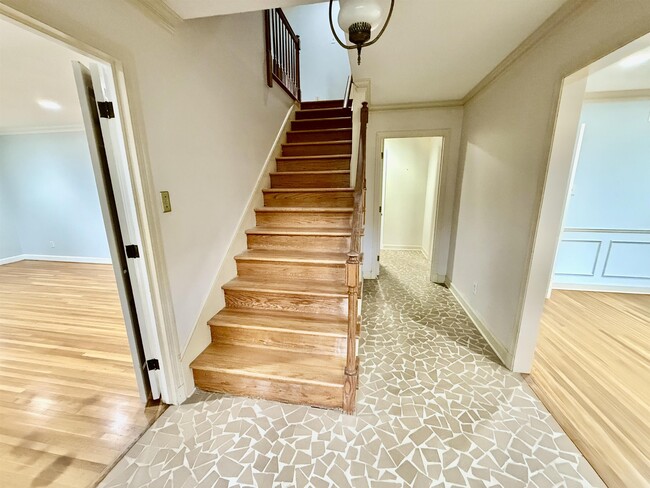 Photo - 1881 Akerswood Cove