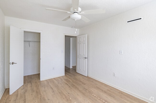1BR, 1BA - 474SF - Bedroom