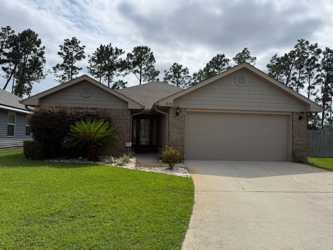 Building Photo - Pensacola - Weatherstone - 4 bedroom, 2 bathroom - w/ lawn care included