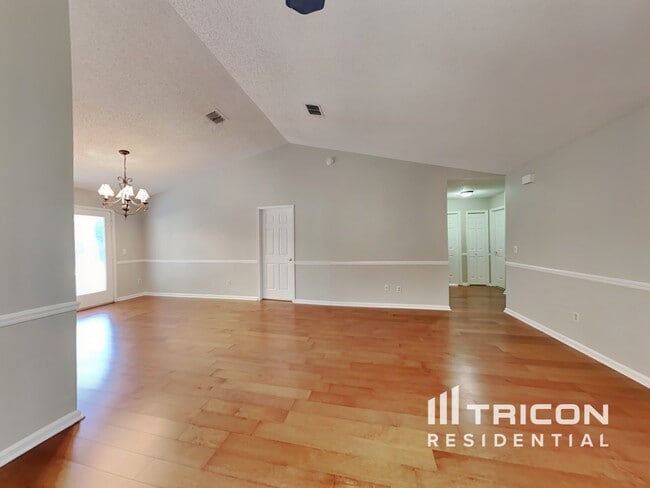 Photo - 1133 Linwood Loop