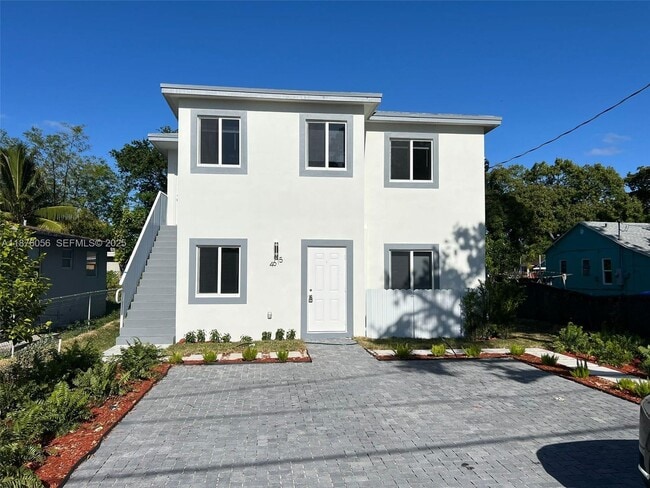 Building Photo - 4615 NW 15th Ct Unit 2