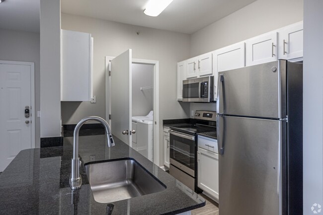 Cocina renovada con electrodomésticos de acero inoxidable - Reserve At Steele Crossing