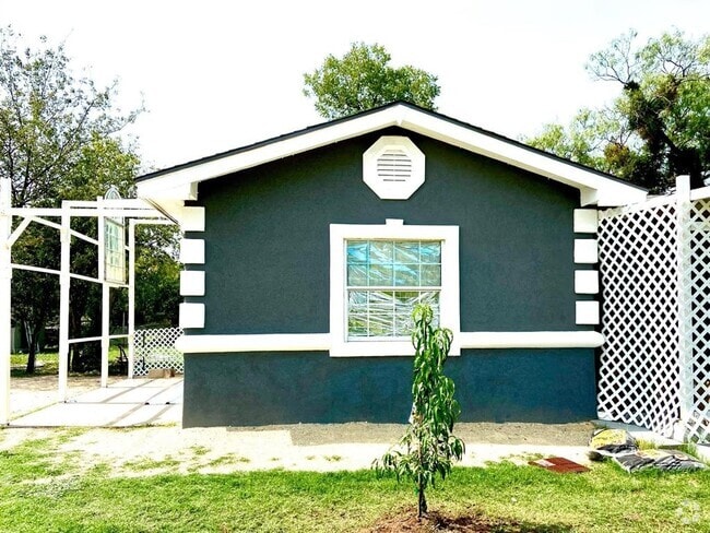 Building Photo - 302 Ross Ave Rental