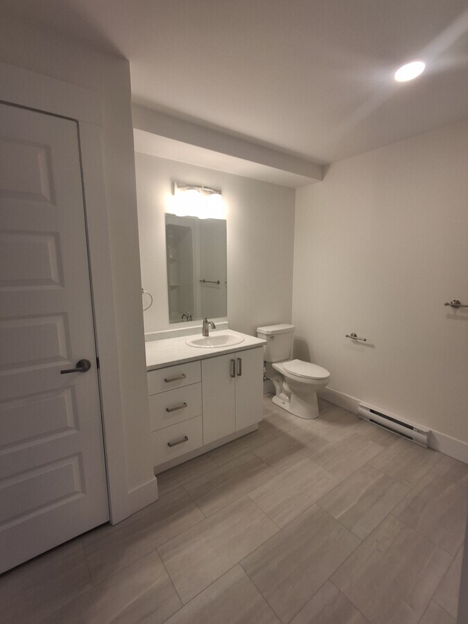 Photo - 805 Wetmore Rd Unité 100